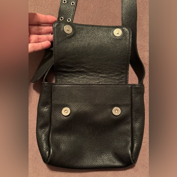 Vintage Roots Black Pebbled Leather Shoulder Bag - Picture 7 of 16